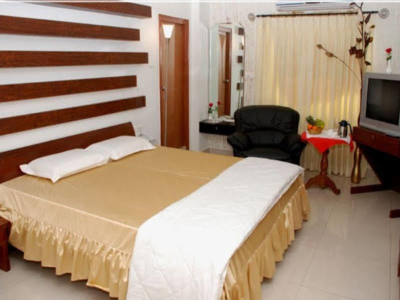 Hotel Tanisha Hyderabad Exteriör bild