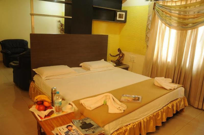 Hotel Tanisha Hyderabad Exteriör bild
